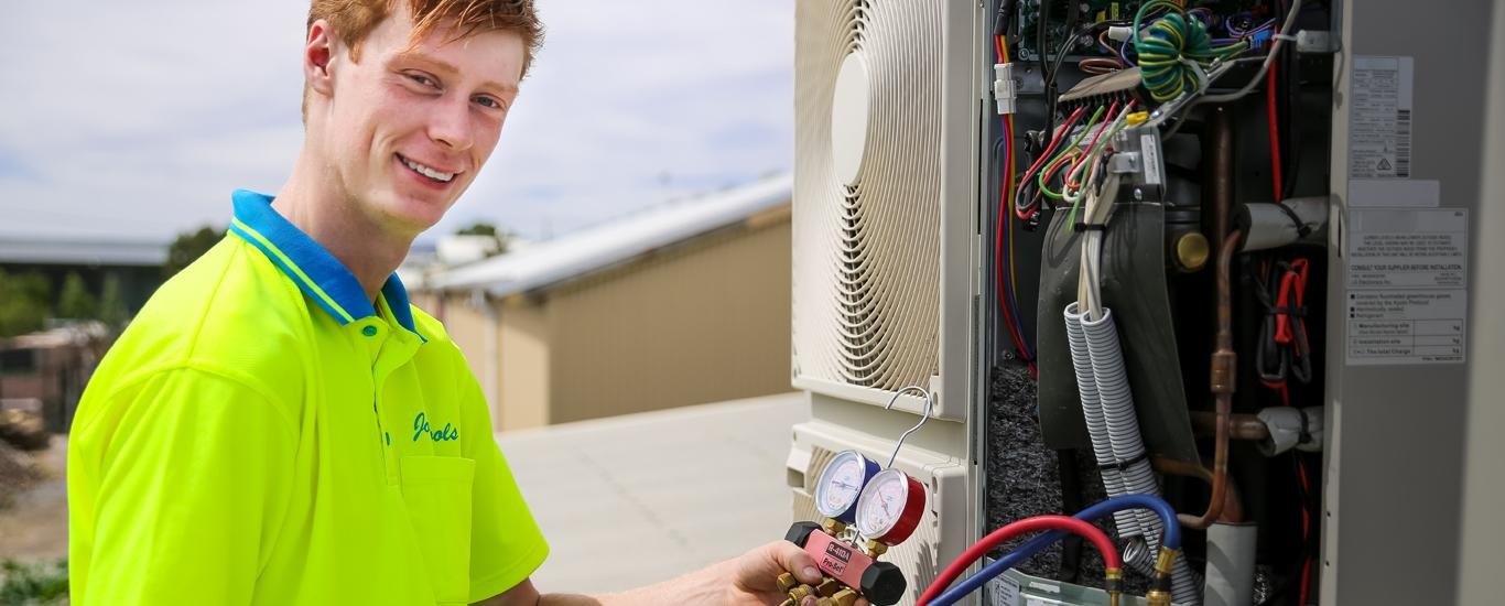 Joe Cools experienced and qualified technicians install air conditioning with a minimum of fuss and no mess. Deal direct with Joe Cool’s air conditioning specialists and save.